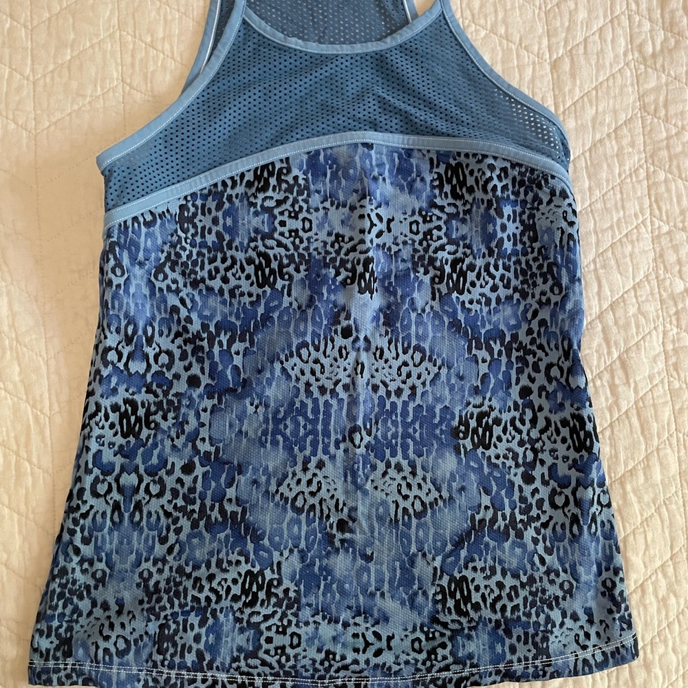 Lorna Jane top S